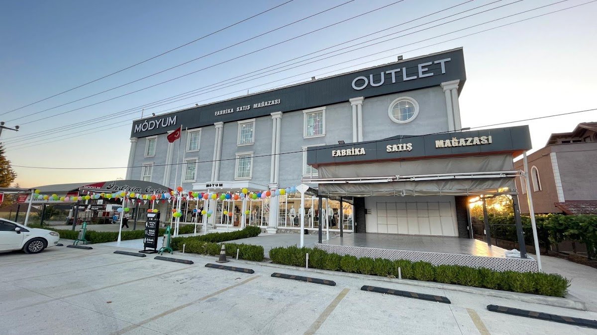 Módyum Outlet Giyim Mağazası