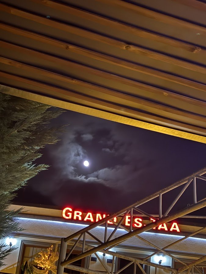 Grand Es-Taa Kır Bahçesi