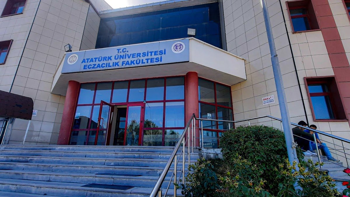 Atatürk Üniversitesi Eczacılık Fakültesi