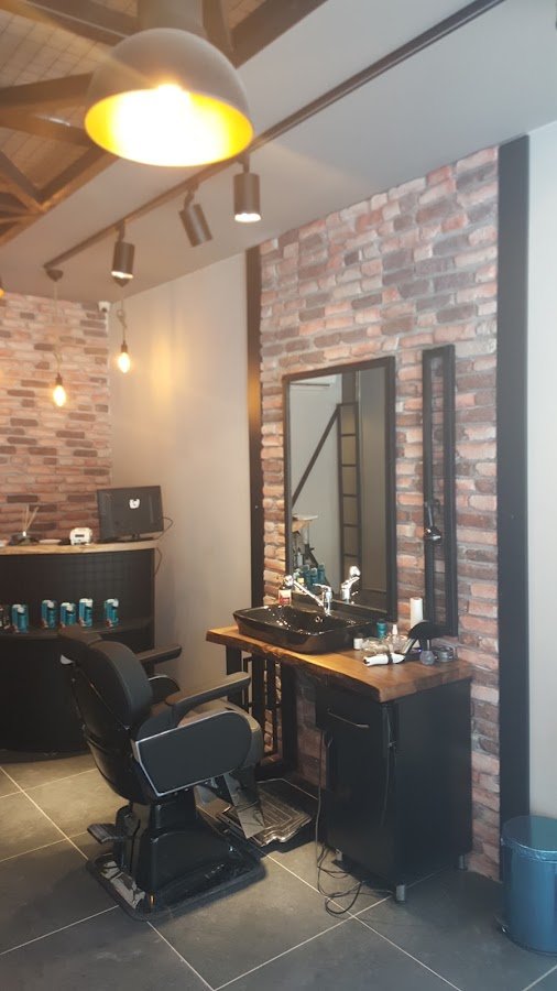 Üniversal Saloon
