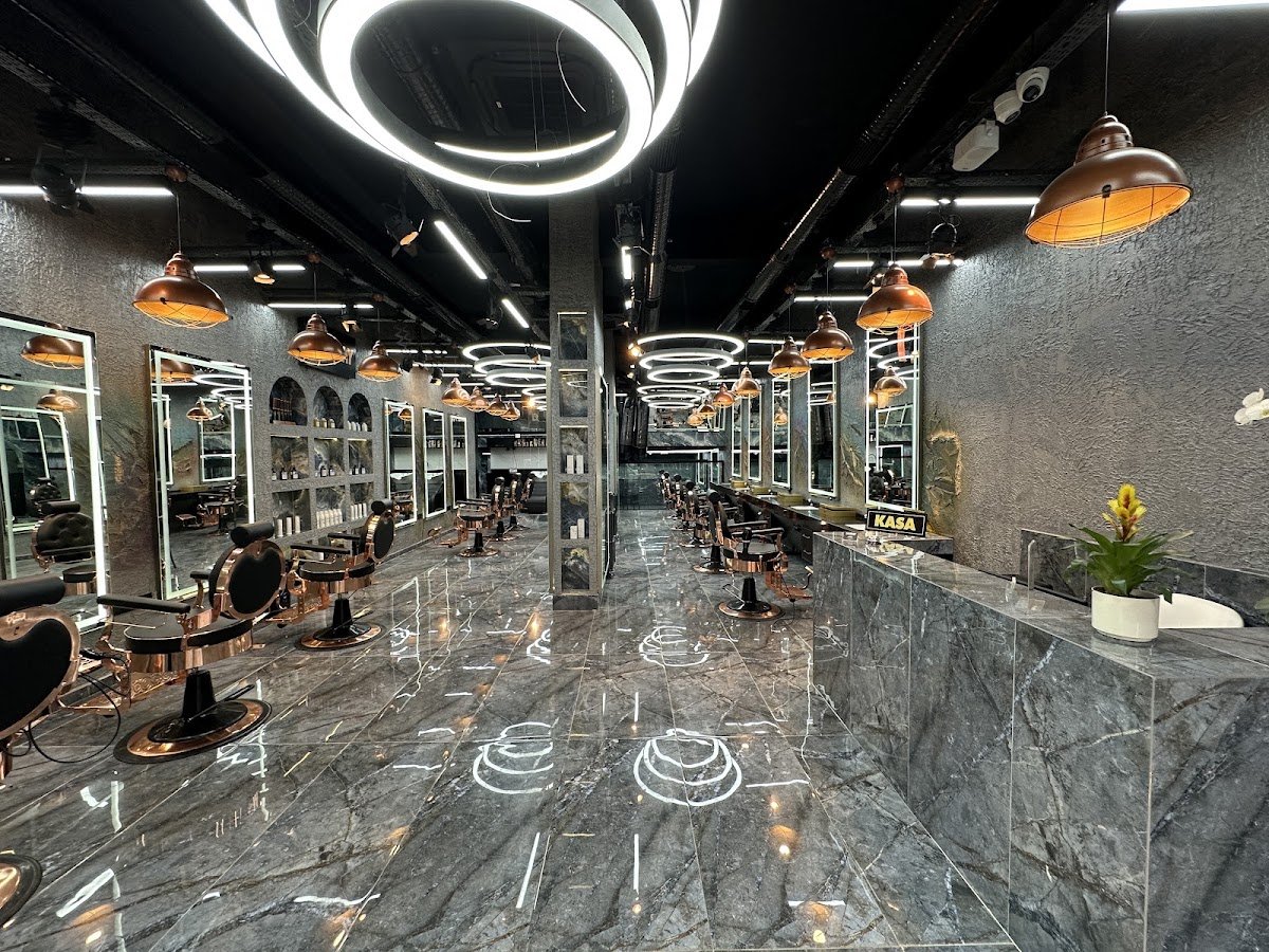 Saloon Hy Cengiz Topel