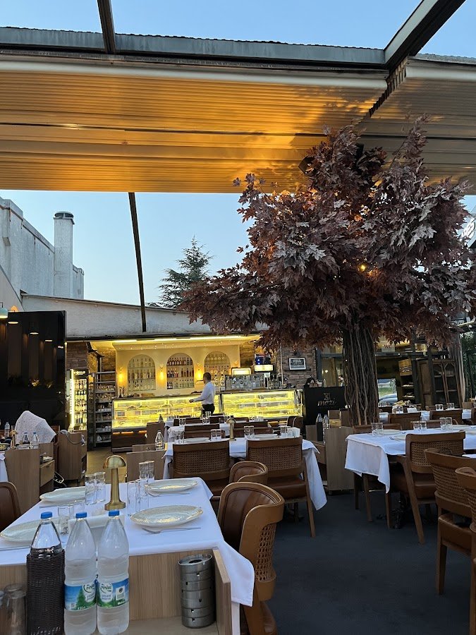Mazi Restaurant