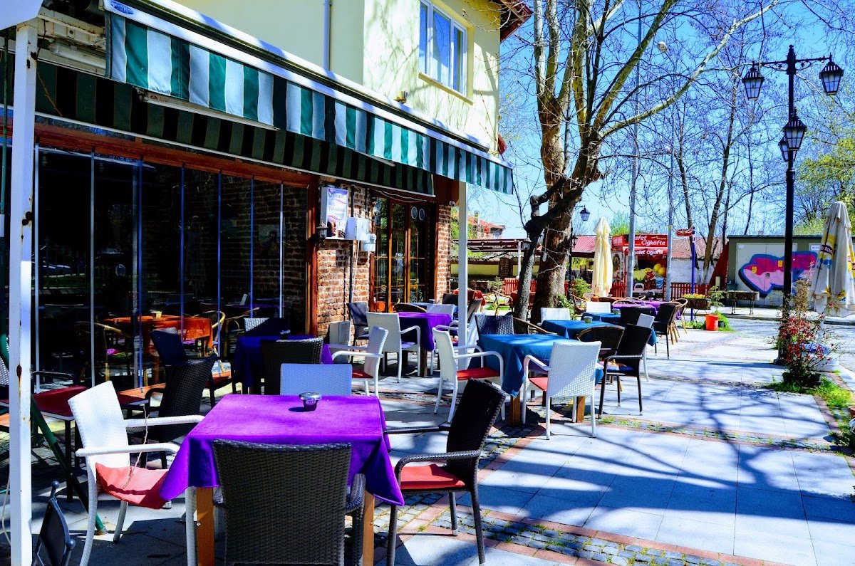 Bomanti Cafe