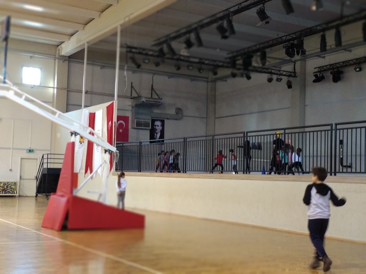 Çiğli Atatürk Spor Salonu