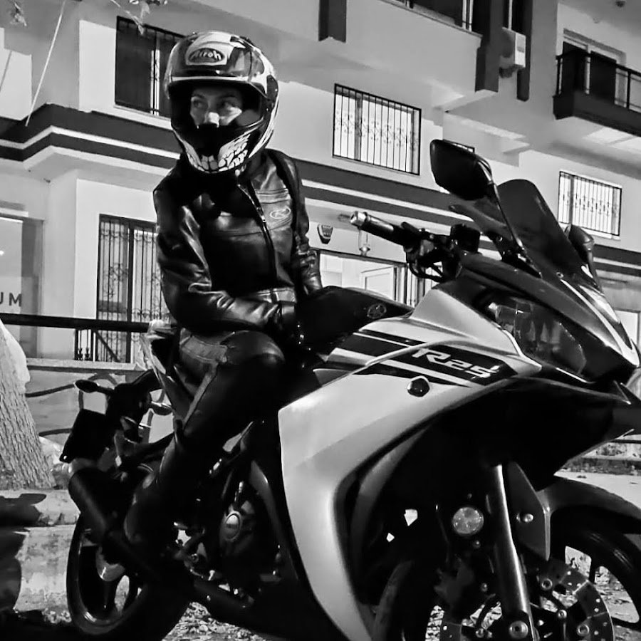 Kadın Motosiklet Eğitmeni Betül Bayram