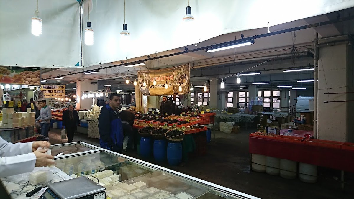 Karşıyaka Çok Katlı Pazar Yeri
