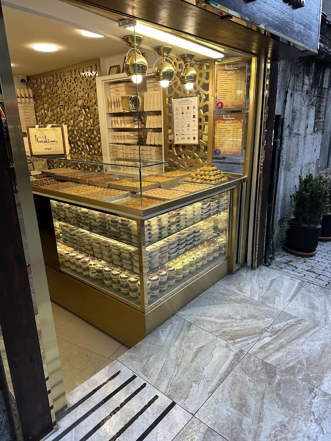 Halil İbrahim Baklava ve Sütlü Tatlıları