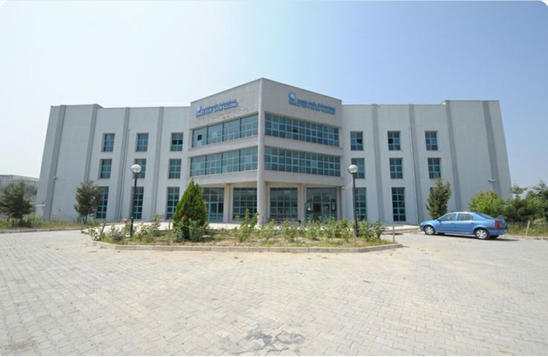 Dokuz Eylül Üniversitesi Merkez Spor Salonu