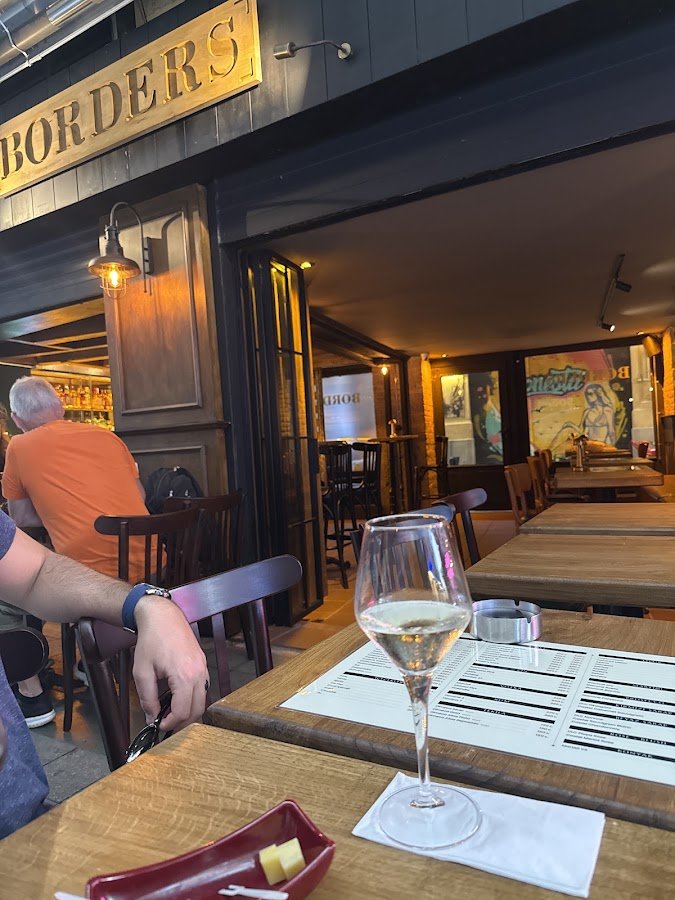 Borders Pub