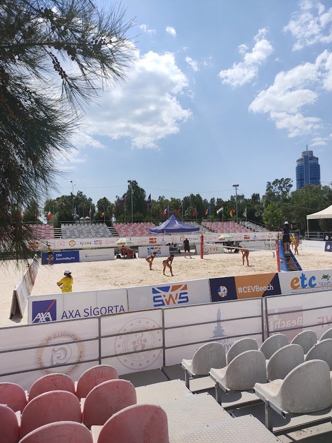 İzmir Büyükşehir Belediyesi Gençlik ve Spor Klubü İnciraltı Spor Tesisleri