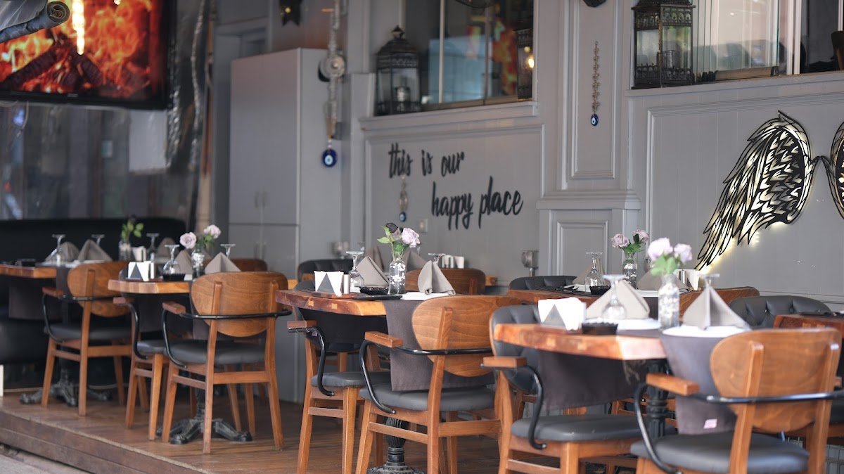 Salute Pub & Restaurant