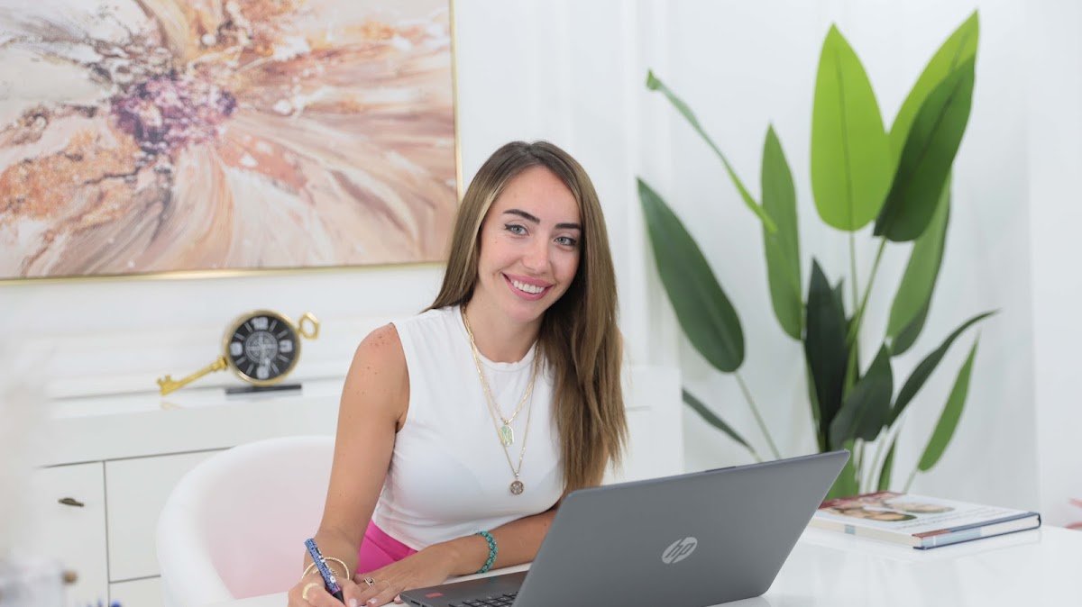 Dt. Ezgi Aydın Diş Muayenehanesi