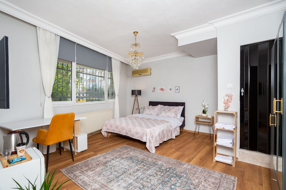 8 Rooms House