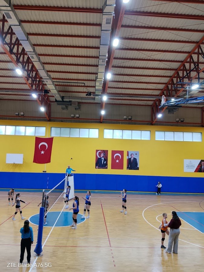 İzmir Vali Hüseyin Öğütçen Spor Salonu