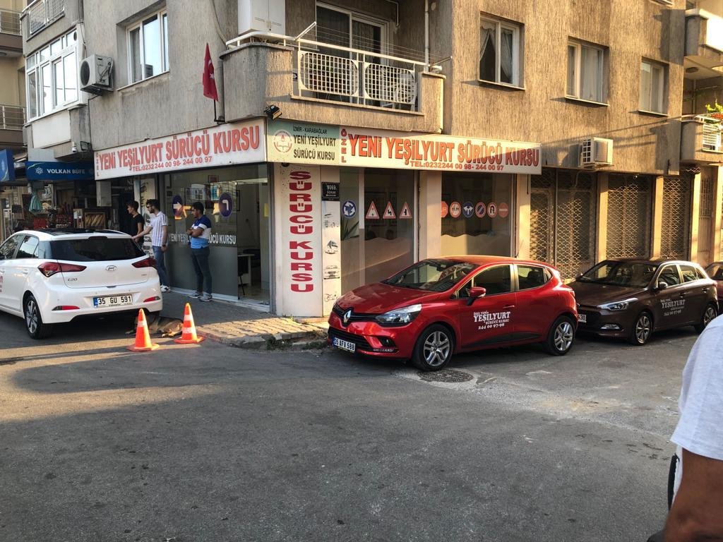 İzmir-Karabağlar Yeni Yeşilyurt Sürücü Kursu