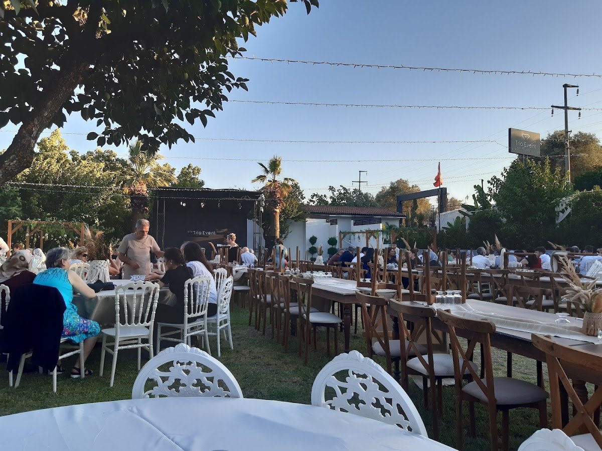 Tria Garden