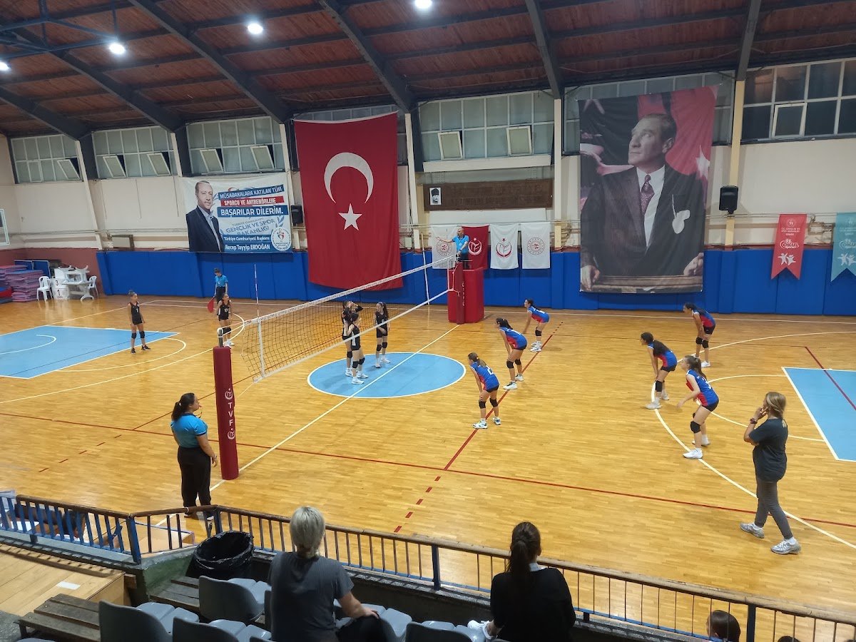 İzmir Balçova Spor Salonu