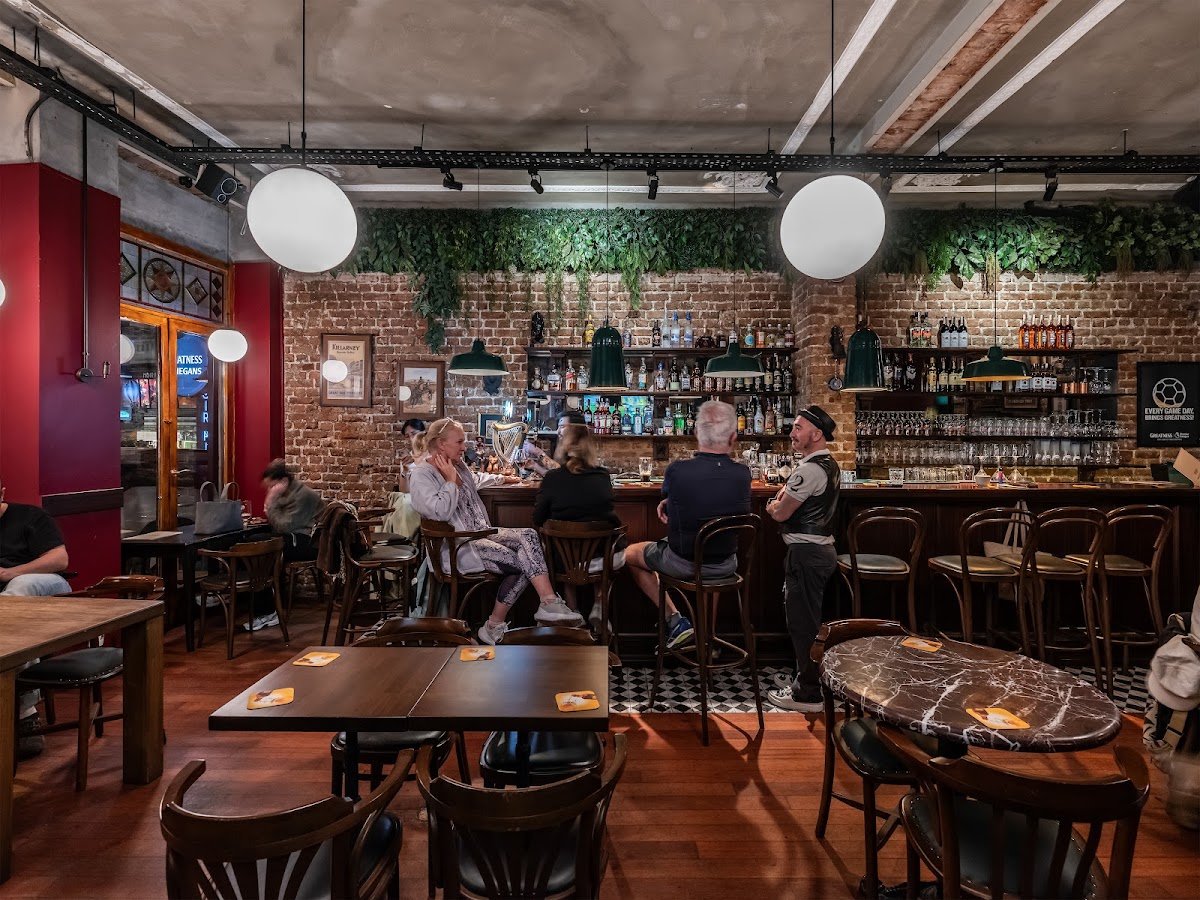 Finnegans Irish Pub