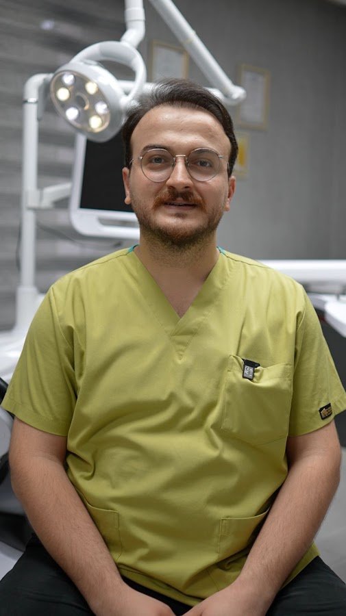 Dt. Mustafa Çiriş, Diş Hekimi