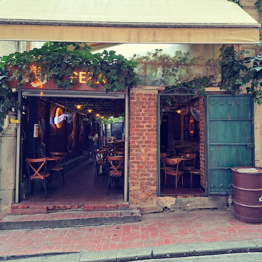 Pera Cafe / Bar