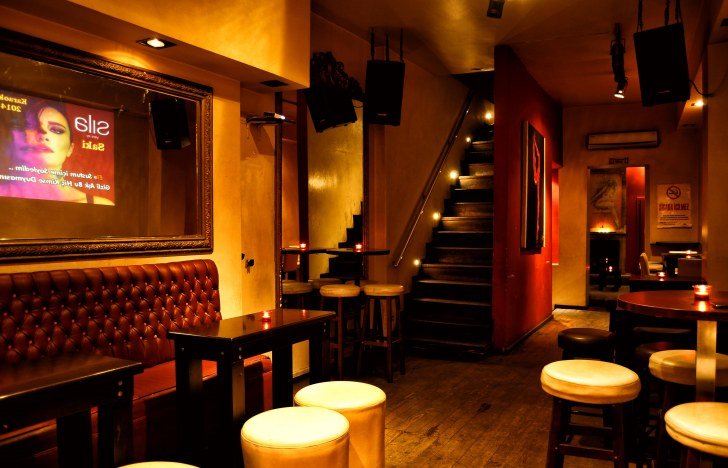 Aurapera Karaoke Bar