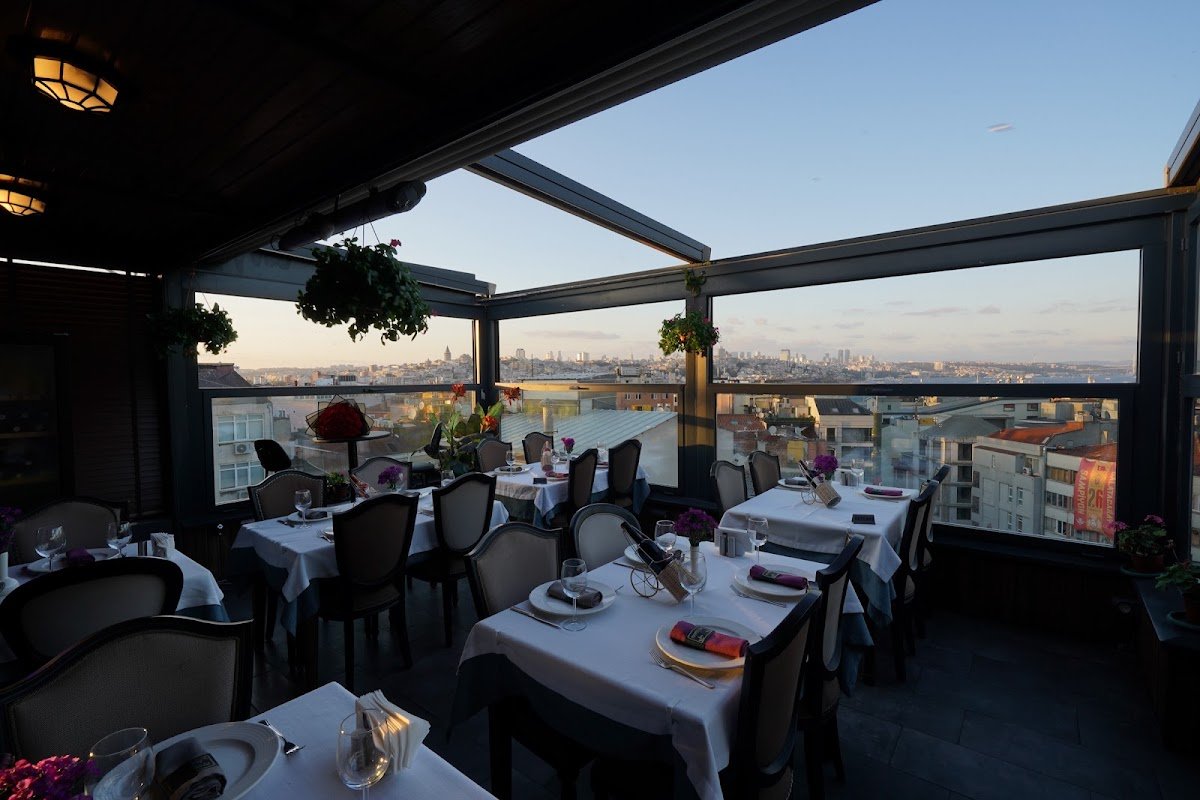 Pino Gare Rooftop Restaurant