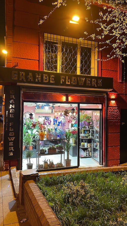 Grande Flowers / Fatih Çiçekçi
