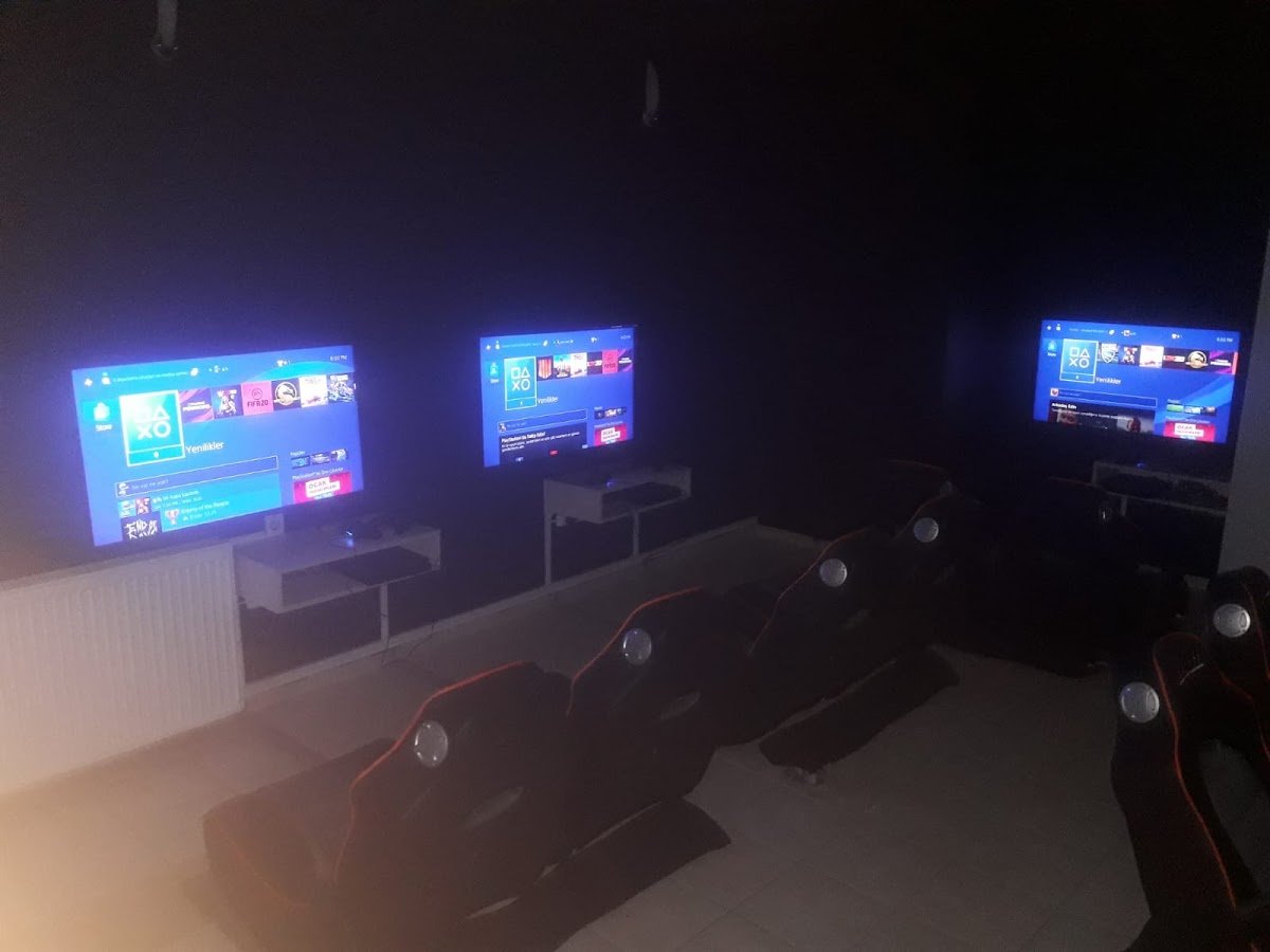 Över Playstation Cafe