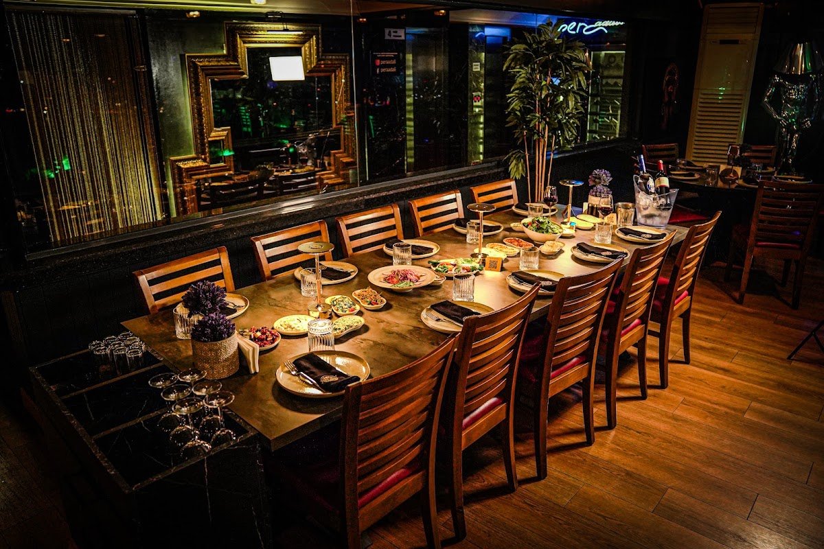 Pera Adali Restaurant Yeni Nesil Live / Stage