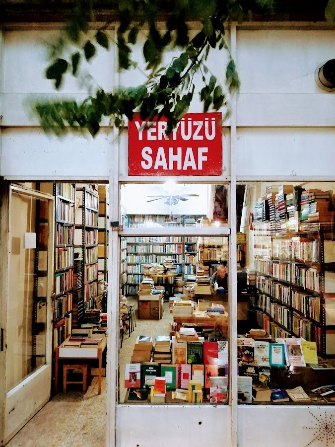 Yeryüzü Sahaf - Konak