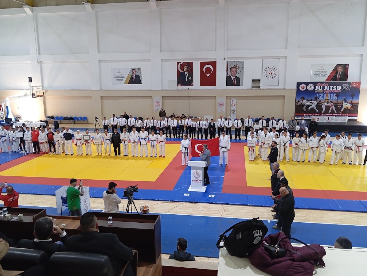 Serdar Yereli Spor Salonu