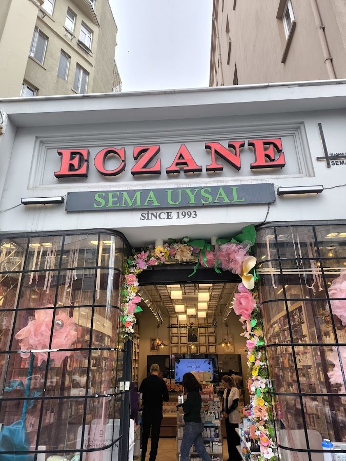 Eczane Sema Uysal