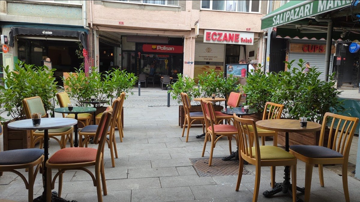 Books & Coffee Yeldeğirmeni