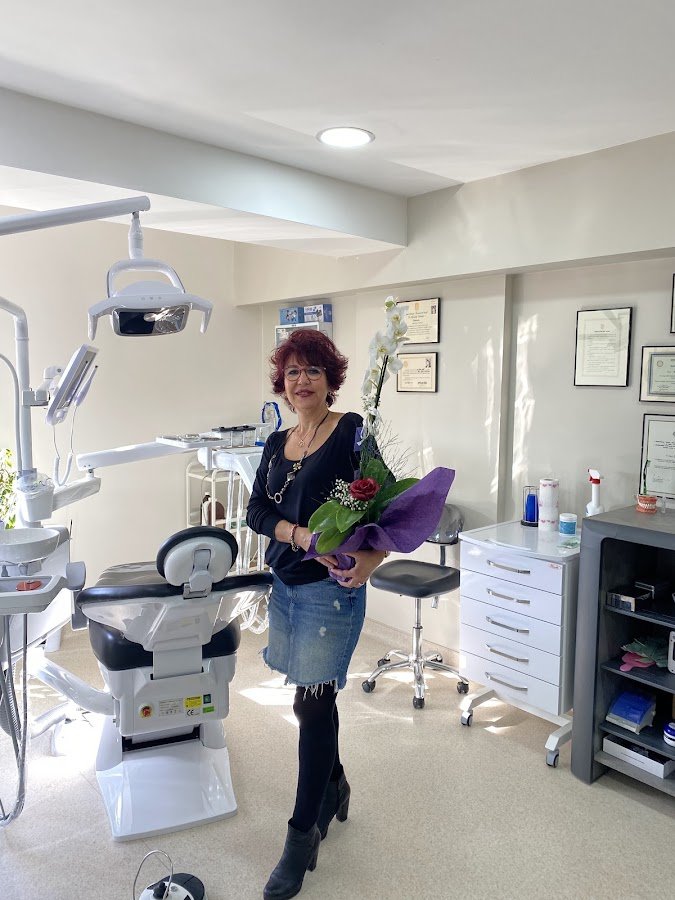 Diş Hekimi N.Ceyda Gökgöz (Bornova Doktor Klinikleri)