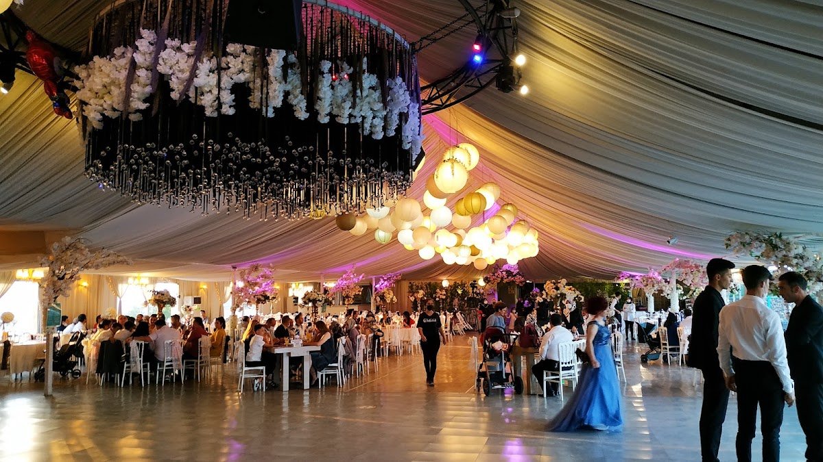 İdeal Garden Havuz Başı Salonu