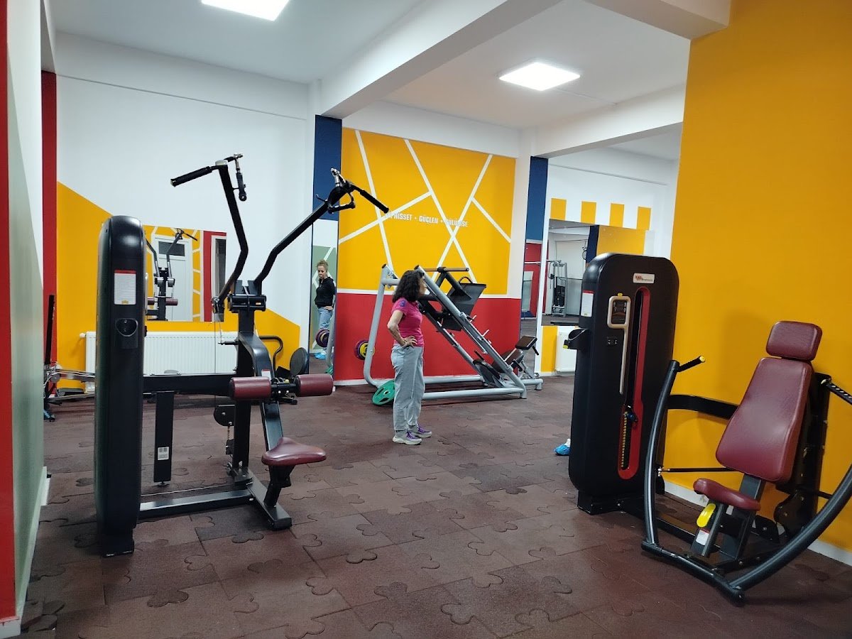 Eflatun Bayan Spor Salonu