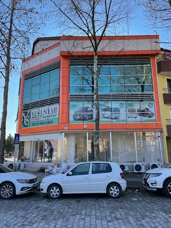 Yeşil Siyah Seyahat