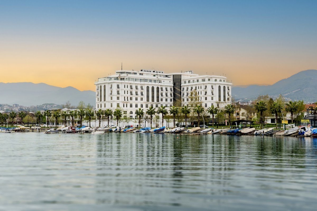 Wellborn Luxury Hotel