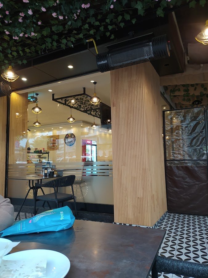 Meşhur Sarıyer Börekçisi Pasta & Kafe