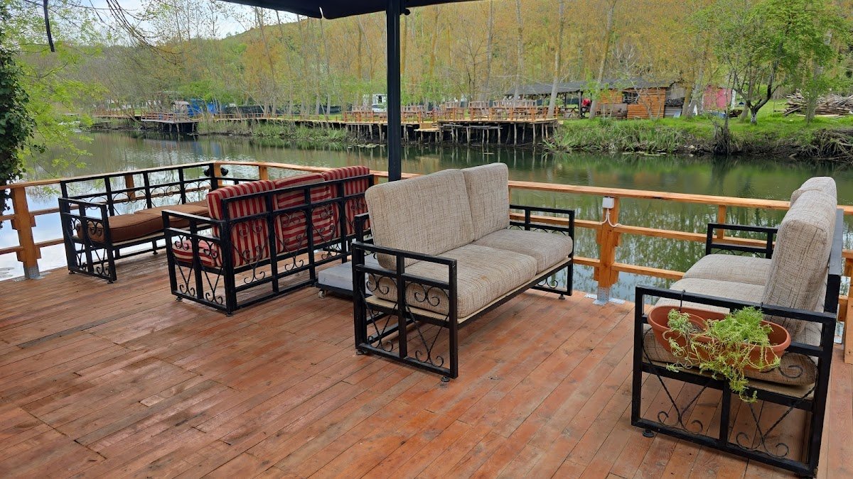 Umoja Bungalov Restaurant