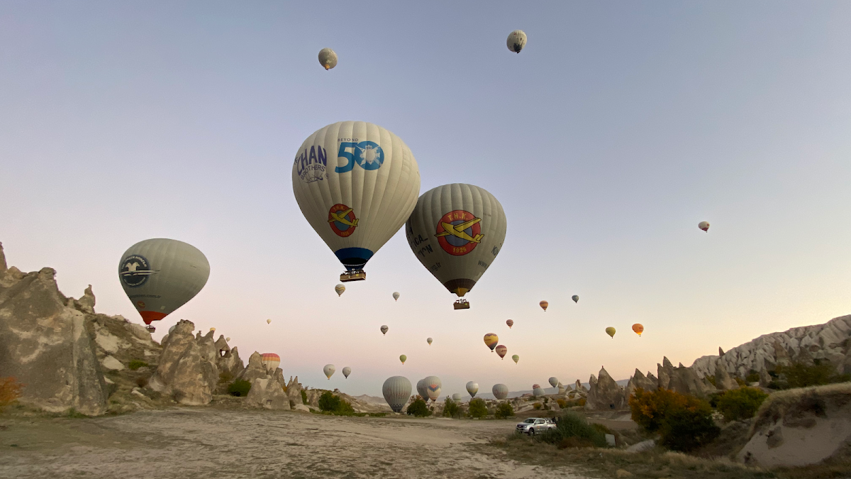 Vzy Travel / Airport Transfer / Hot Air Balloon