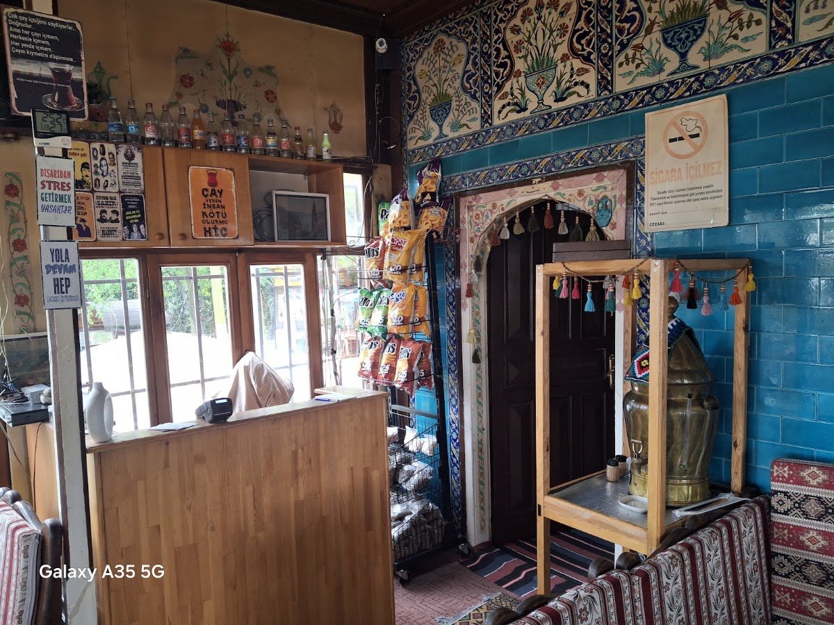 Hisaraltı Çay Bahçesi / Şark Köşesi