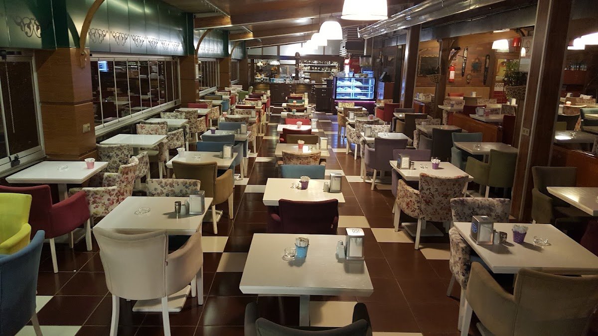 Akkonak Restaurant / Cafe