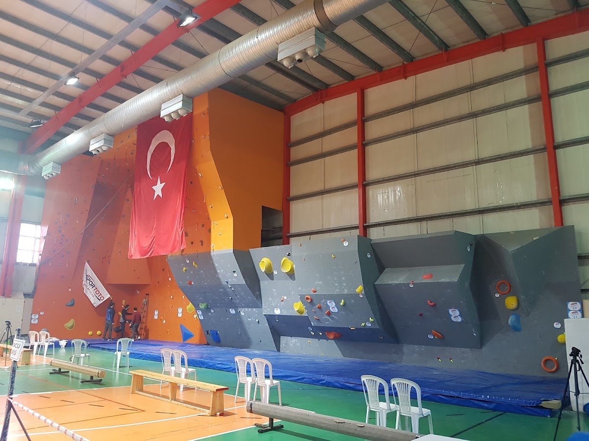 Sakarya Uygulamalı Bilimler Üniversitesi Spor Bilimleri Fakültesi Kapalı Spor Salonu