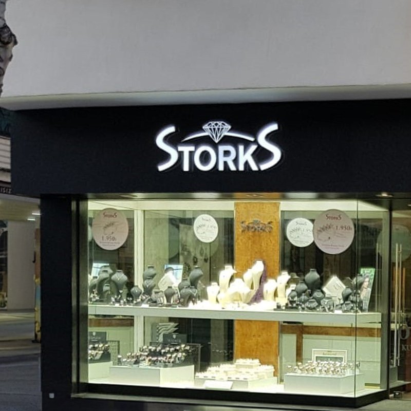 Storks Diamond