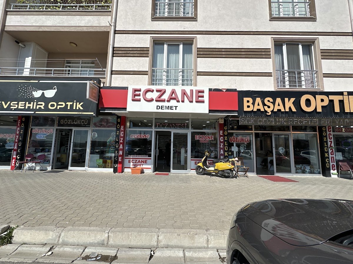 Demet Eczanesi