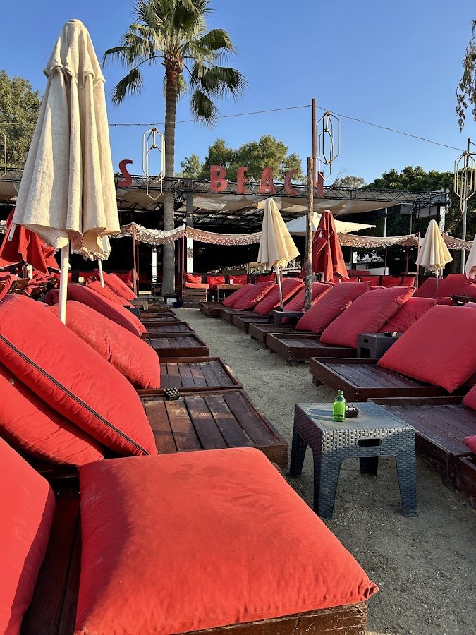 Roys Beach Club & Shisha