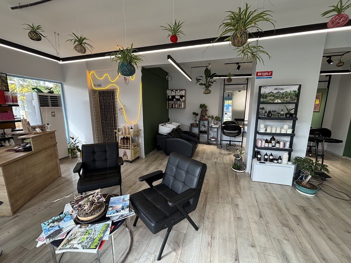 Creative Hair Design House