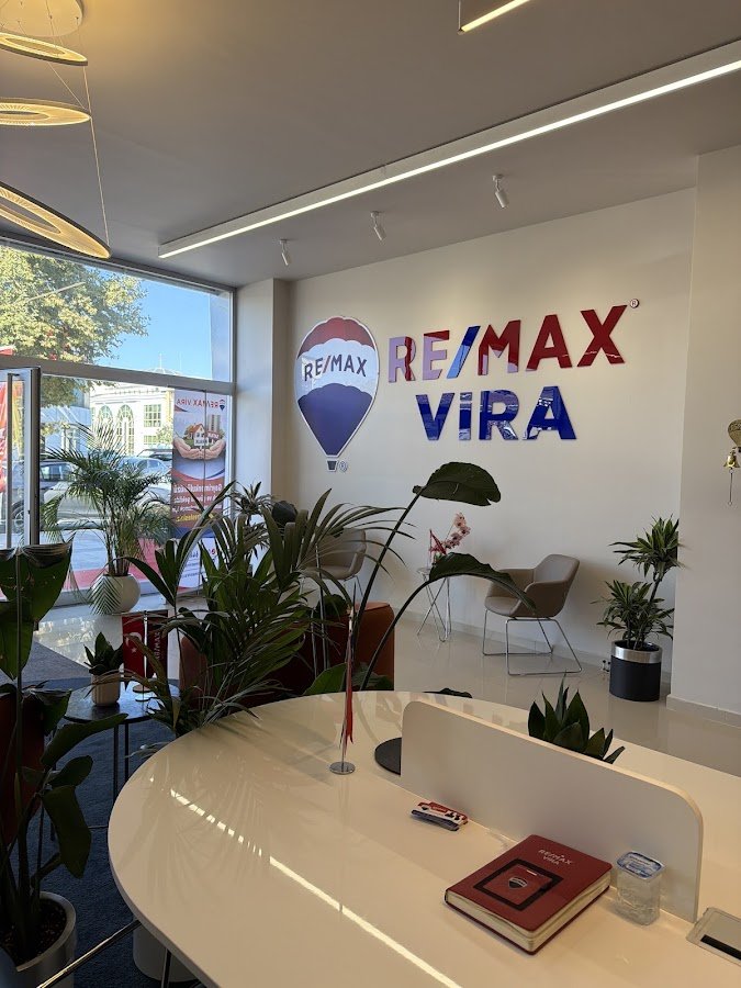 Re / Max Vira