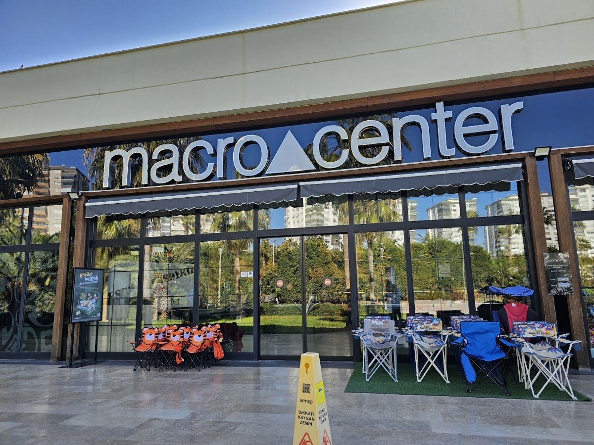 Macrocenter